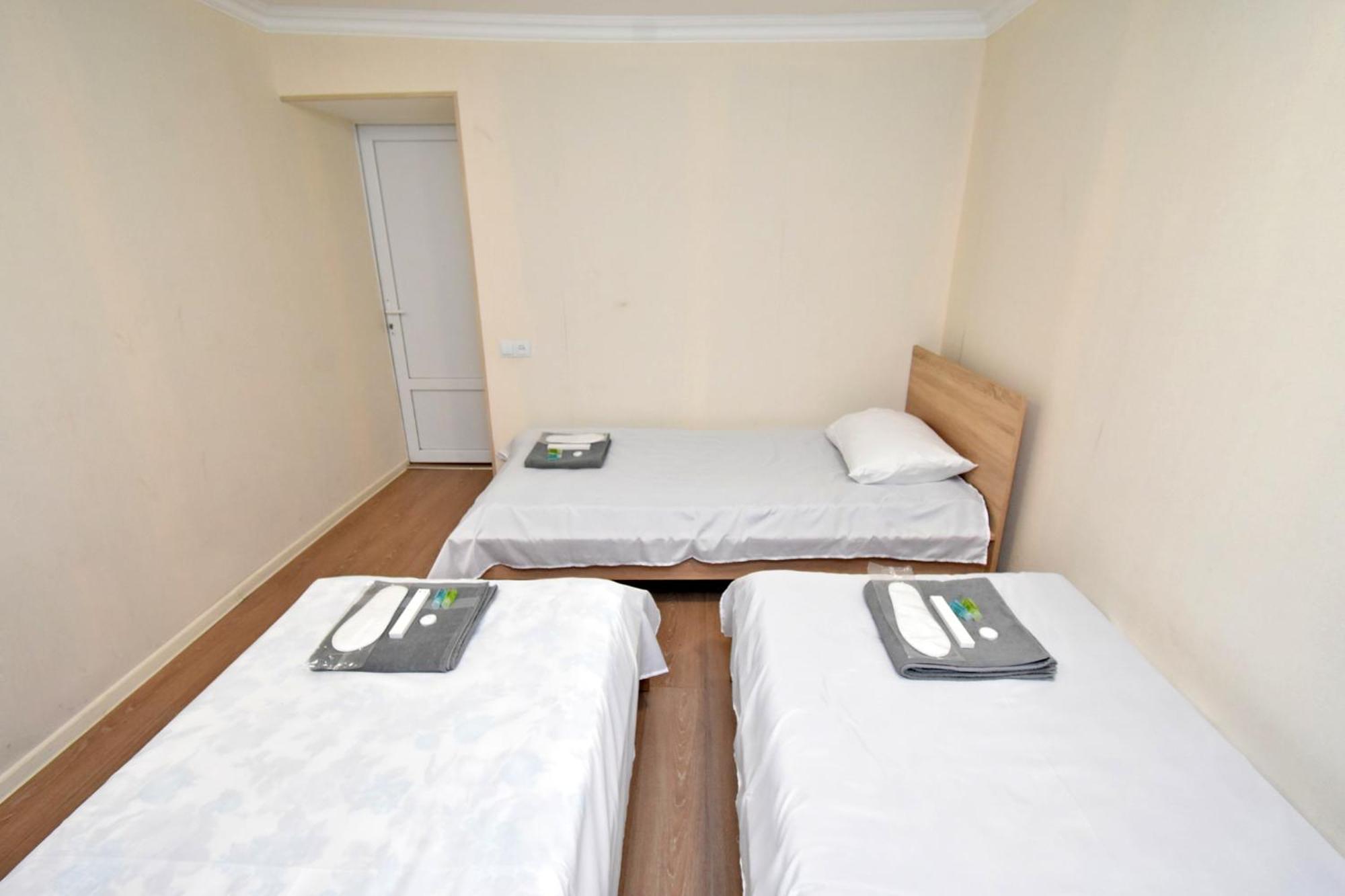 Aaaa Hotell Jerevan Eksteriør bilde
