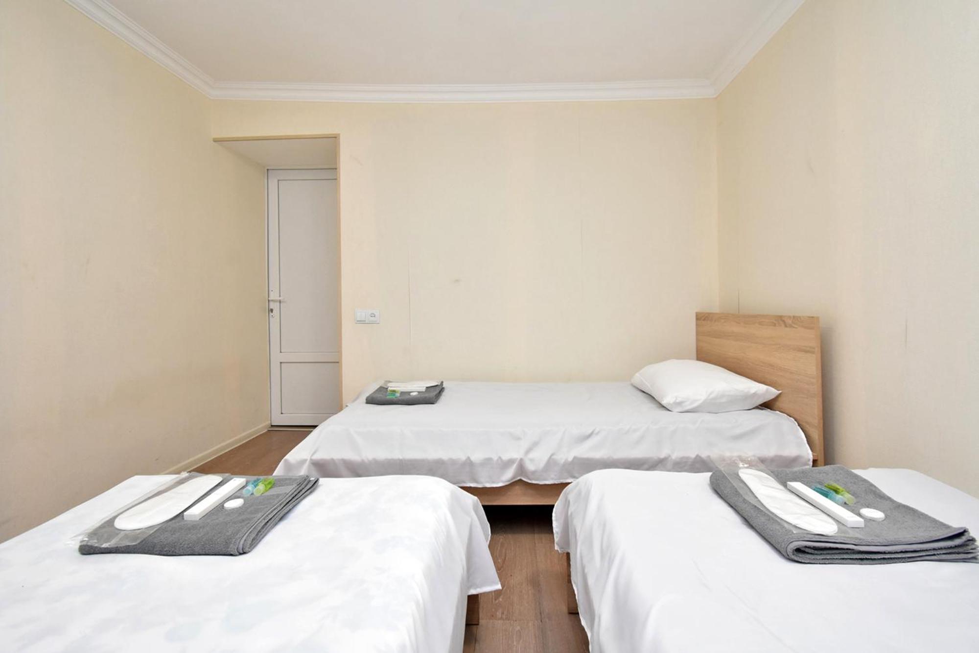 Aaaa Hotell Jerevan Eksteriør bilde